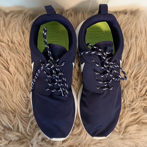 SOLD 🛍 Nike Rosche Run (Purple/White) - Picture 3 of 6